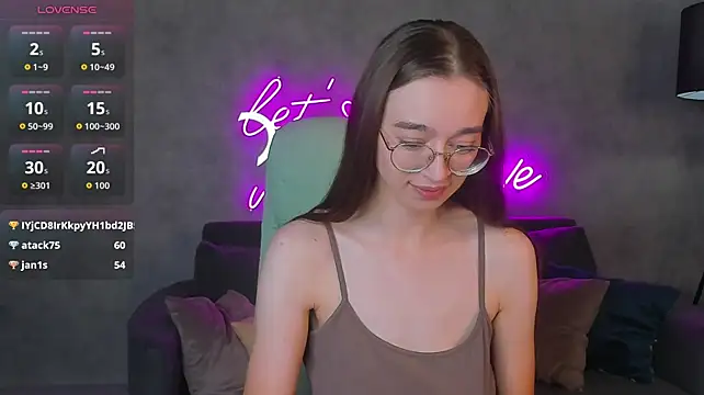 Lucy_Green - nipple flash