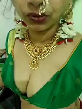 Komal_Bhabhi4u - Full naked walk for 2 minutes