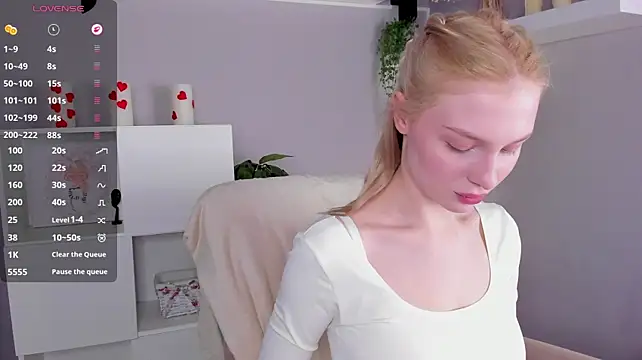 Alice_Taylori - Take off bra under top