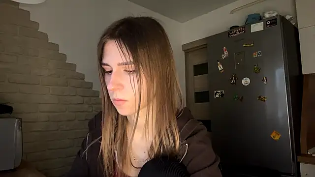 ZaraGuyette - touch shoulder
