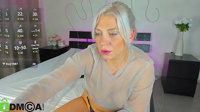 Stasy_Traiin - naked doggyinto the camera