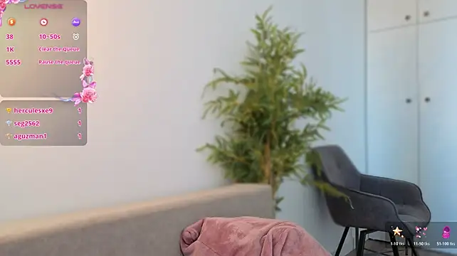 Queenneee - rub pussy