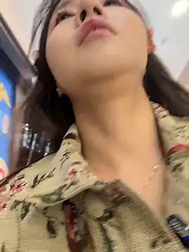 Bingbing6699 - 路边露全胸性感揉胸