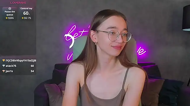 Lucy_Green - nipple flash