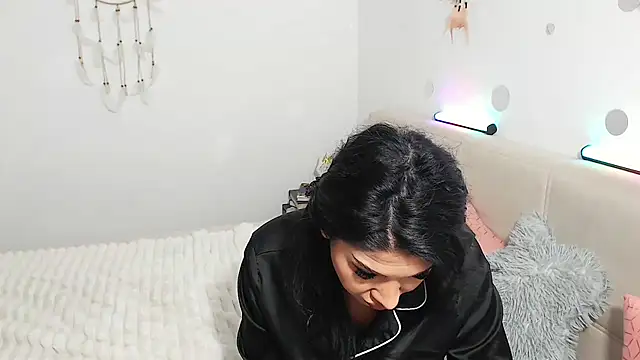 NickyHotXO - naked 20 spanks on the ass