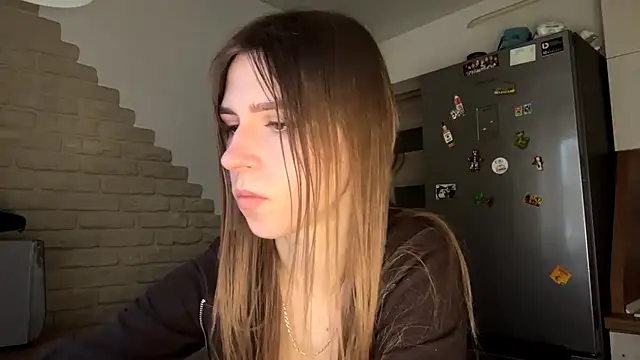 ZaraGuyette - touch shoulder