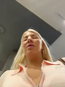 NewLale - Spread naked ass to camera