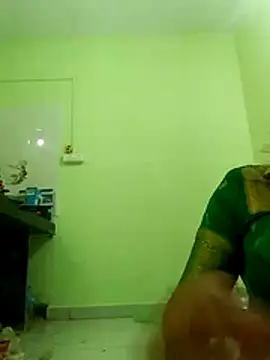Komal_Bhabhi4u - Full naked walk for 2 minutes