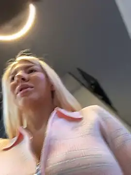 NewLale - Make my pussy wet in restaurant