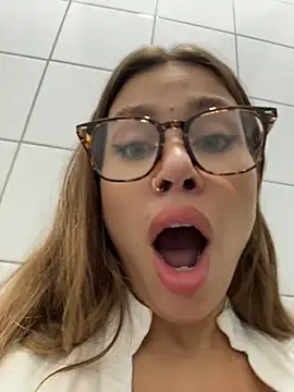 Jucie_Boom - RISKY BOOB FLASH IN MALL🥵😱