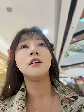 Bingbing6699 - 路边露全胸性感揉胸