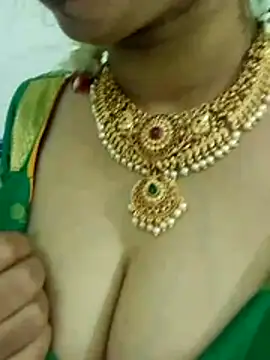 Komal_Bhabhi4u - Full naked walk for 2 minutes