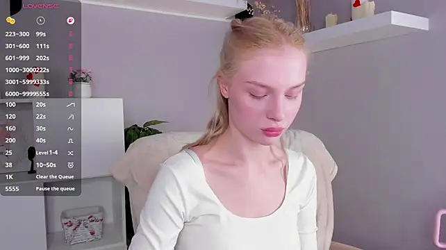 Alice_Taylori - Take off bra under top