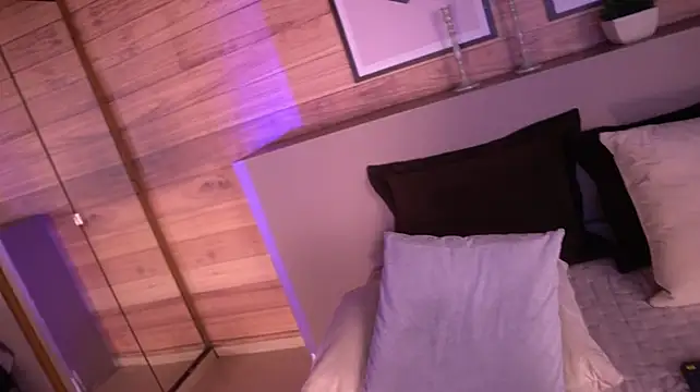 IzzyWild - Tease pussy close up🧁
