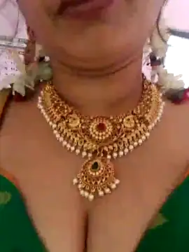 Komal_Bhabhi4u - Full naked walk for 2 minutes