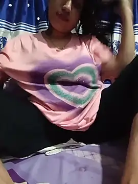 Maya-120 - Lip show