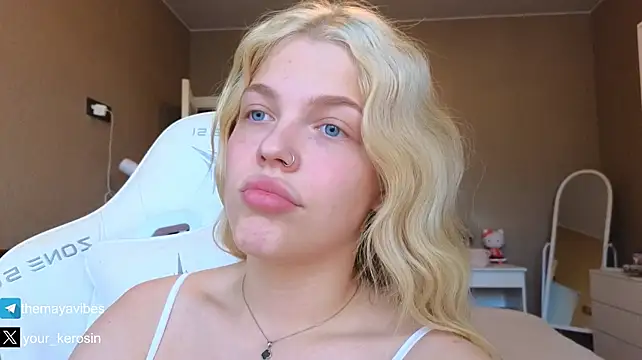 Maya_NextDoor - Sloppy Blowjob