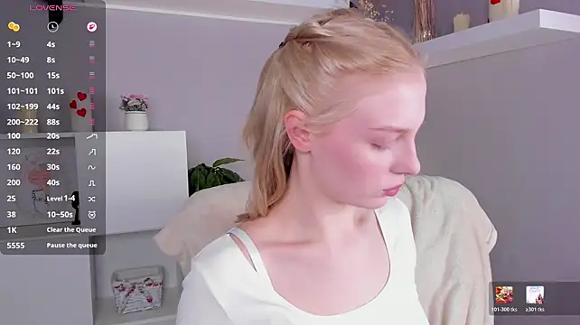 Alice_Taylori - Take off bra under top