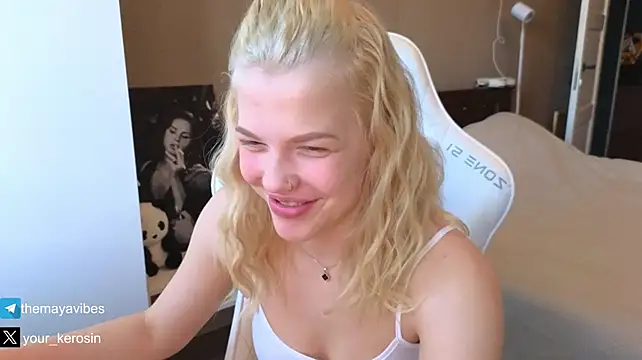 Maya_NextDoor - Sloppy Blowjob