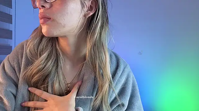 Carolblonde - Show flash tits