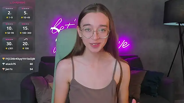 Lucy_Green - nipple flash
