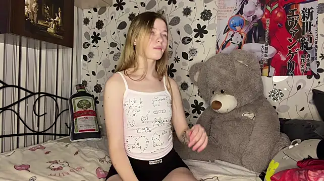 LynHillaire