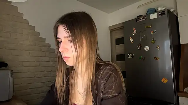 ZaraGuyette - touch shoulder