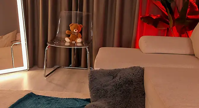 AlessiaMarais - Spank that ass x4🍑
