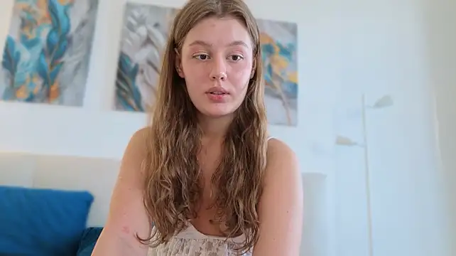 Elarisss - flash boobs