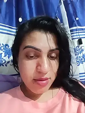 Maya-120 - Lip show