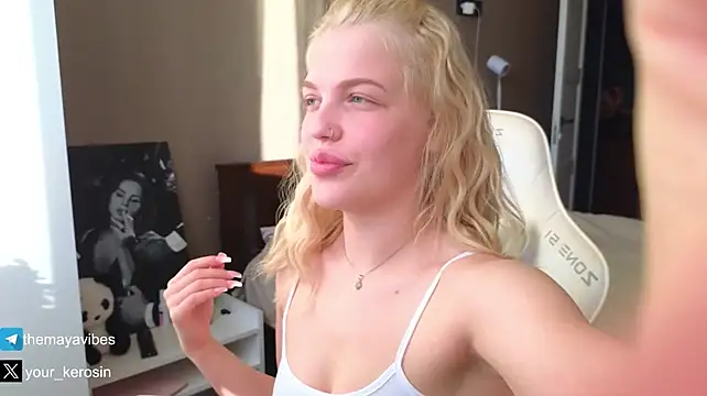 Maya_NextDoor - Sloppy Blowjob
