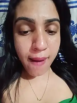 Maya-120 - Lip show