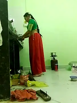 Komal_Bhabhi4u - Full naked walk for 2 minutes