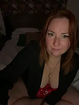Leastar80 - Topless plus dildo on 1 minute