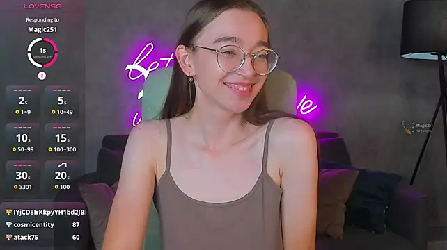 Lucy_Green - nipple flash