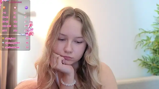Queenneee - rub pussy