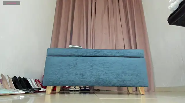 Alannis_Blue1 - Show Tits