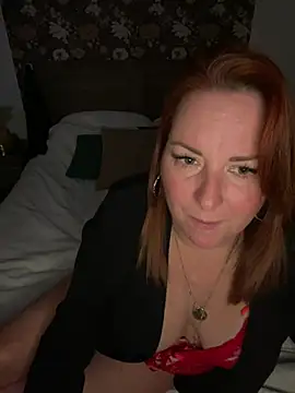 Leastar80 - Topless plus dildo on 1 minute