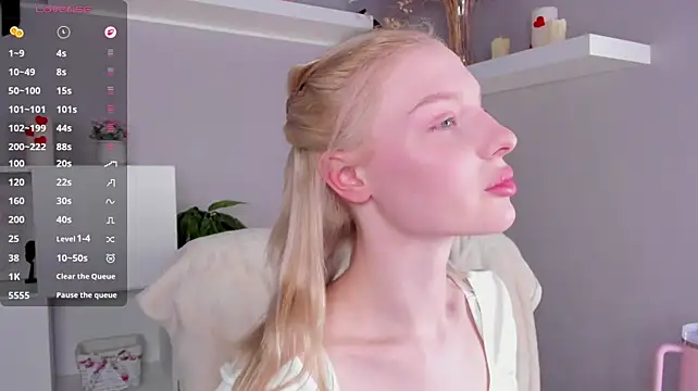 Alice_Taylori - Take off bra under top
