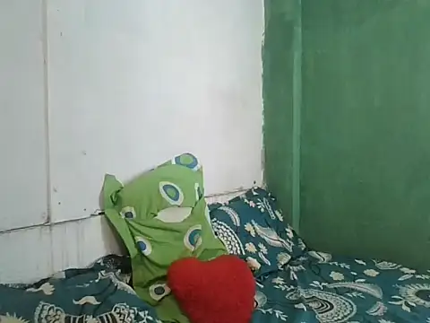 Priya_8581 - gum in mouth