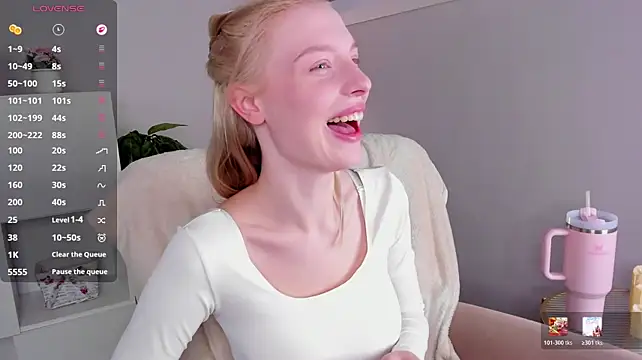 Alice_Taylori - Take off bra under top