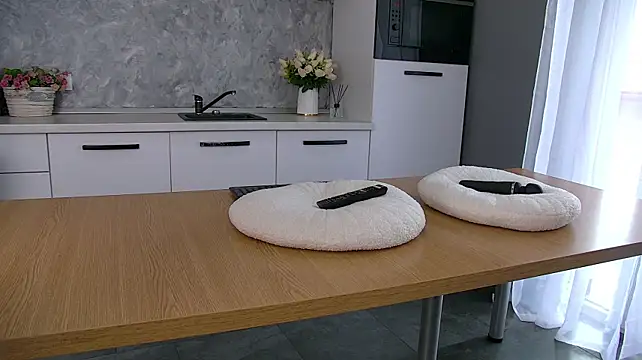 IrisMonn - bend me over and spank my ass