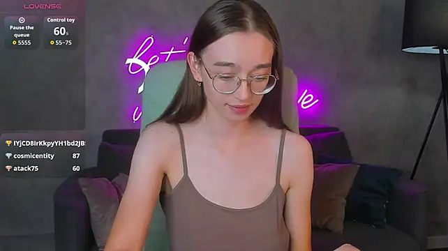Lucy_Green - nipple flash