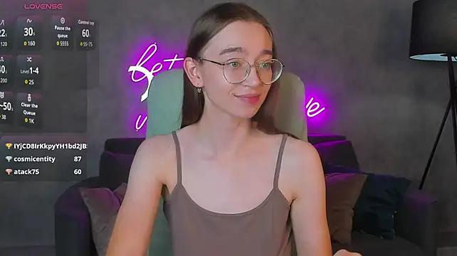 Lucy_Green - nipple flash