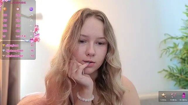 Queenneee - rub pussy