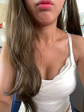 Nhylah11 - Take off top off and massage tits