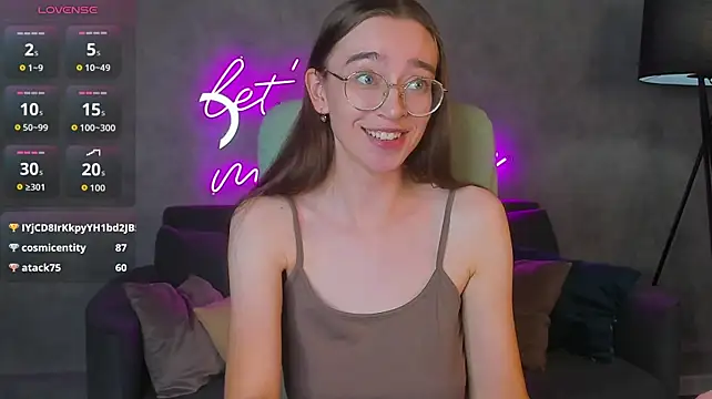 Lucy_Green - nipple flash