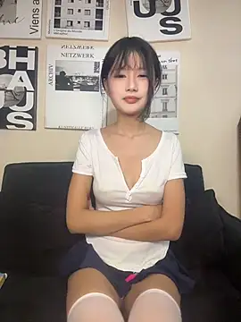 Xiaoxiao1001 - 戴项圈戴口球的小母狗