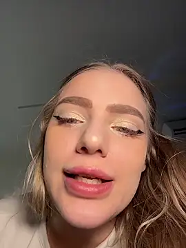 HugeBoobsAlice - HARD FINGERING 3 FINGERS + LITTLE SQUIRT