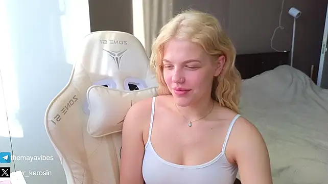 Maya_NextDoor - Sloppy Blowjob